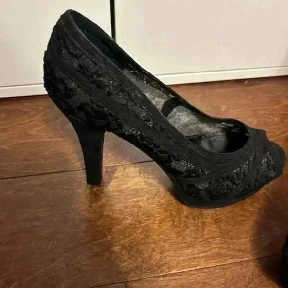 Nine West Black Lace  Platform Heels Size 7.5 - Picture 5 of 6